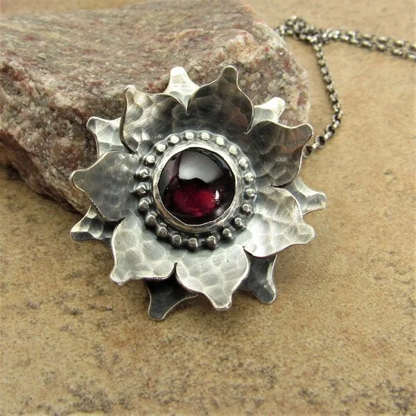 Vintage Inlaid Red Stone Flower Necklace