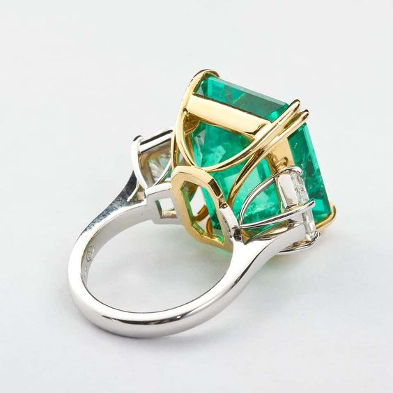 Vintage Green Inlaid Crystal Silver Ring