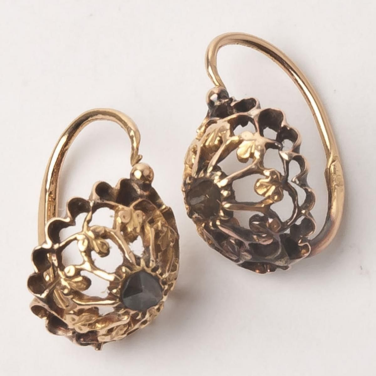 Vintage Floral Hollow Gold Earrings